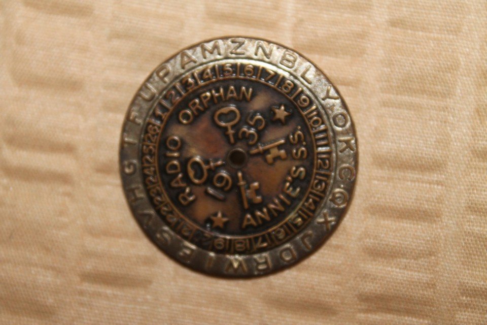 1935 letter scrambler: Pin-on alphabet encoder. Radio Orphan Annie's S.S.