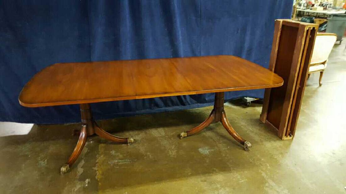 Duncan Phyfe dining table: Duncan Phyfe dining table