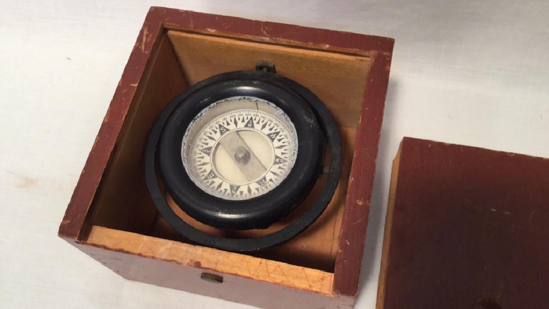 Vintage 1943 Ship's Compass in wooden case w/ lid (1 of 7)