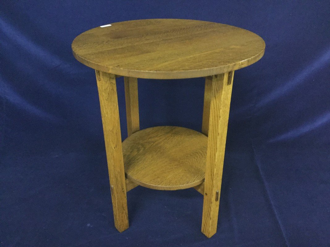 Limbert arts & crafts Style Round Oak Lamp Table (1 of 2)