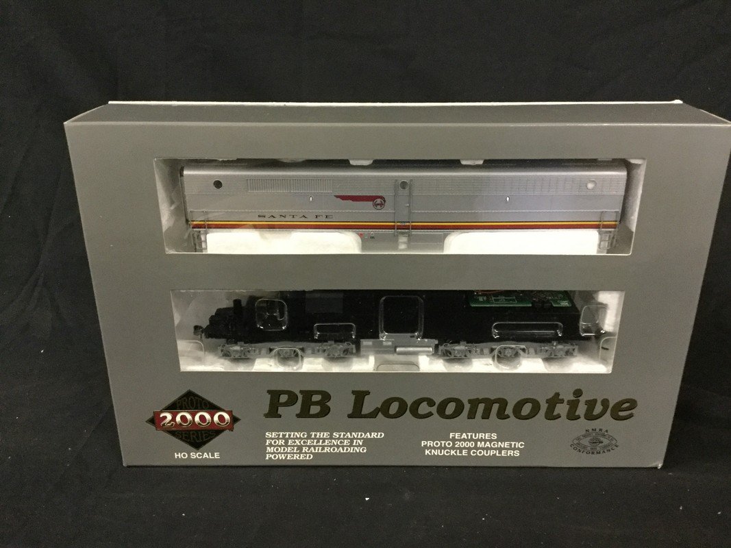 Walther PB Locomotive Proto series 2000 HO scale engine (1 of 3)