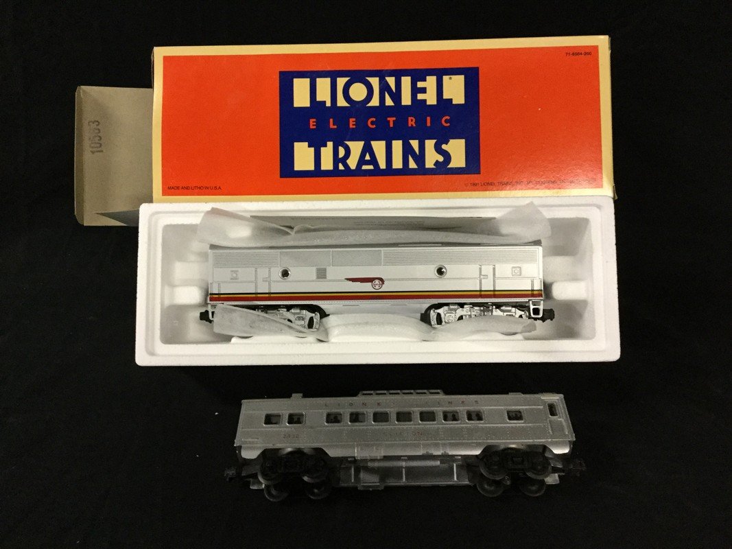 Two Lionel Electric coaches (1 of 2)