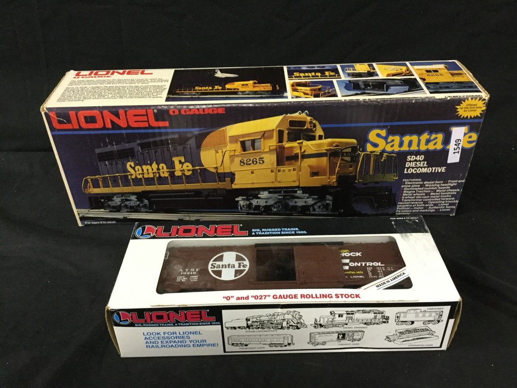 Lionel O gauge locomotive and boxcar (1 of 2)