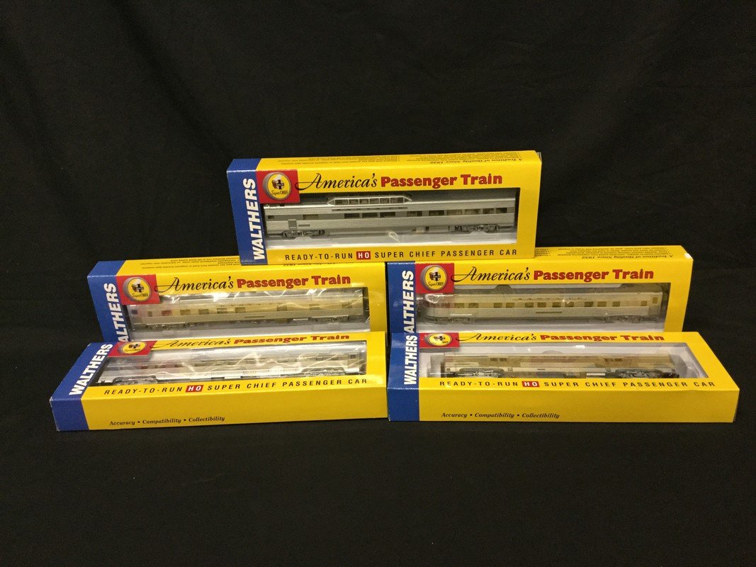 Five Walthers Ho scale cars (1 of 2)