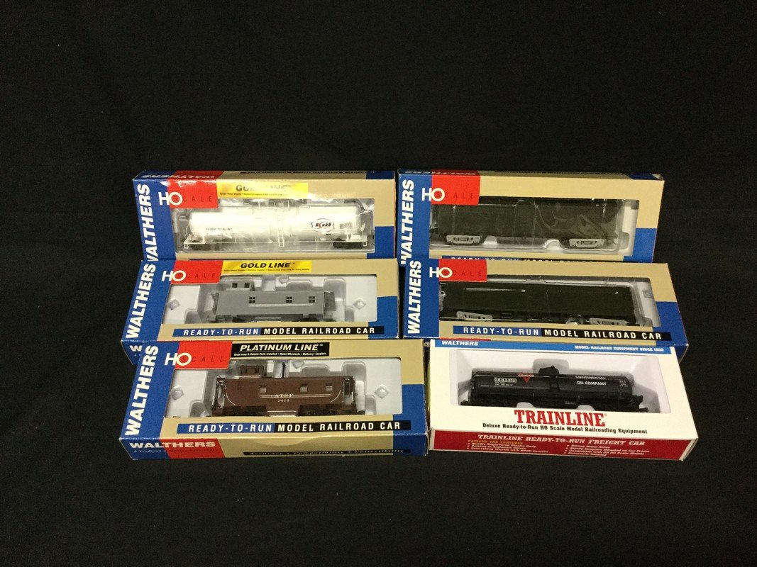 Six Walthers Ho scale cars (1 of 2)
