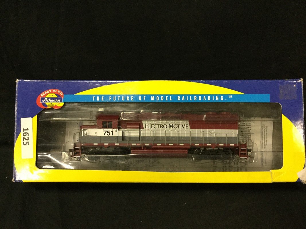 Athearn ready to roll DCC quick plug equipped EMD (1 of 2)