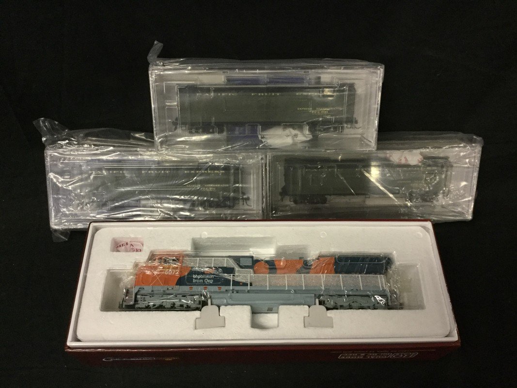 Set of 4 Broadway Limited Imports cars and Paragon (1 of 2)