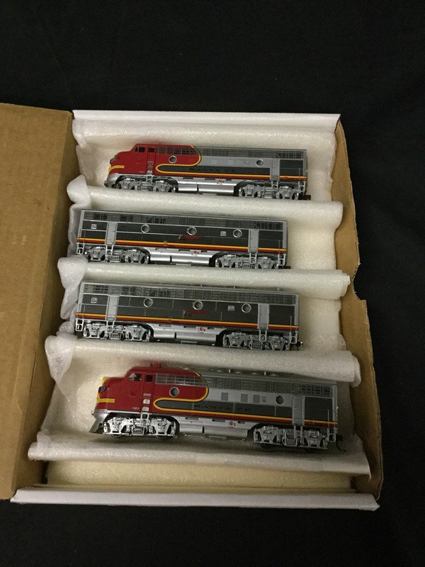 Athearn Genesis F-7 Santa Fe Passenger (1 of 2)