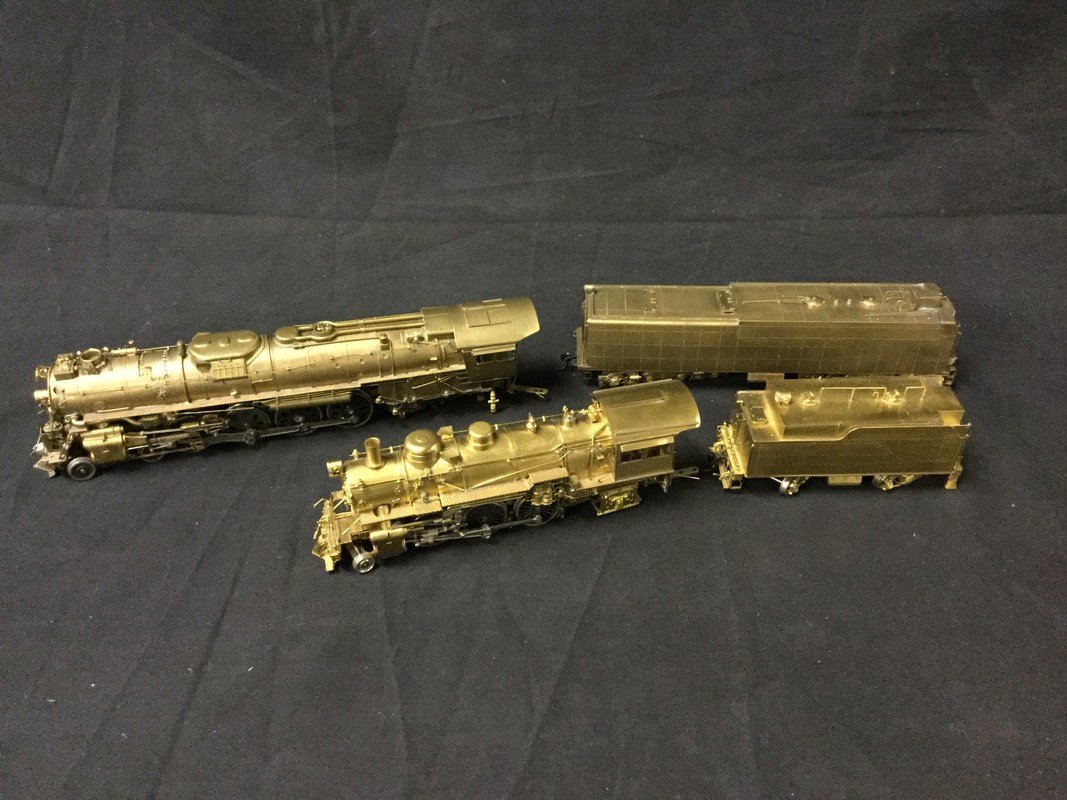 Alco Model D-110 HO ALCO C420 low hood: Alco Model D-110 HO ALCO C420 low hood. Two locomotives and a reefer. Open box with scuffs taped on the sides.