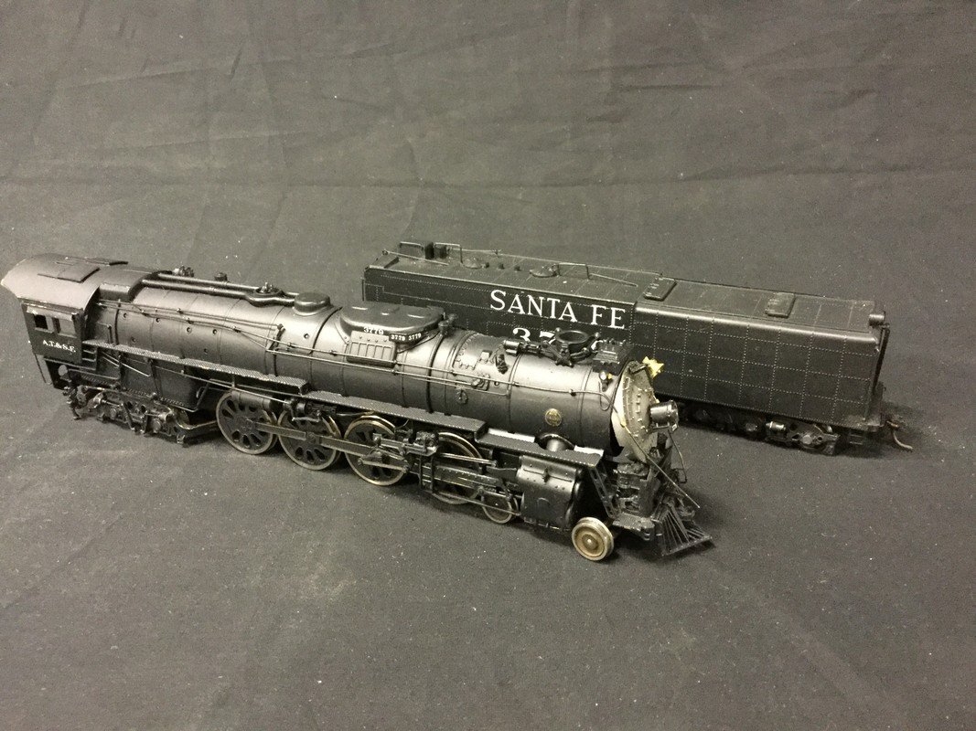 Santa FE 4-8-4 #3779 Steam Locomotive HO Scale: Santa FE 4-8-4 #3779 Steam Locomotive. United custom paint - Remotored. Open box with scuffs and rips.