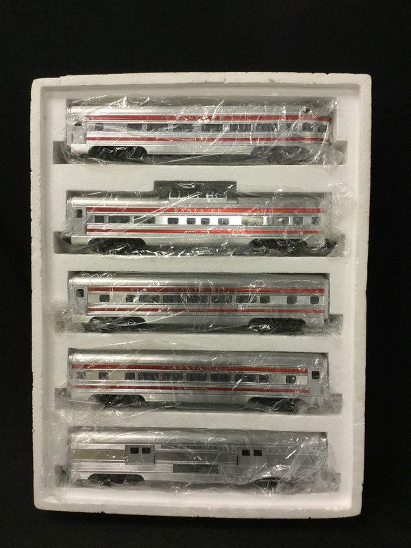 Williams electric train five car set (1 of 2)