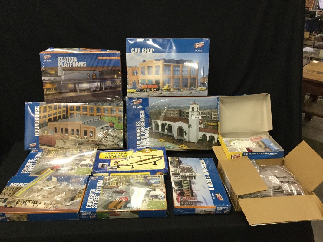 Eleven Walther's Cornerstone series train model (1 of 4)