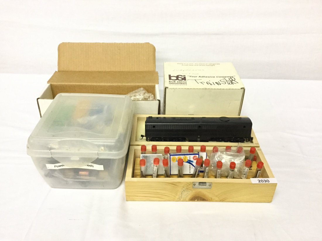 Train set parts and tools (1 of 1)