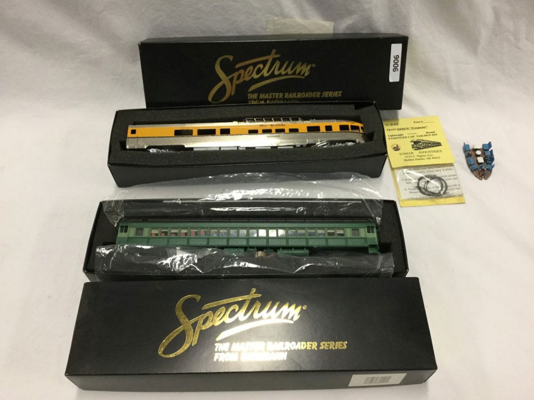 Two Spectrum "HO" Trains. Observation and Coach (1 of 2)
