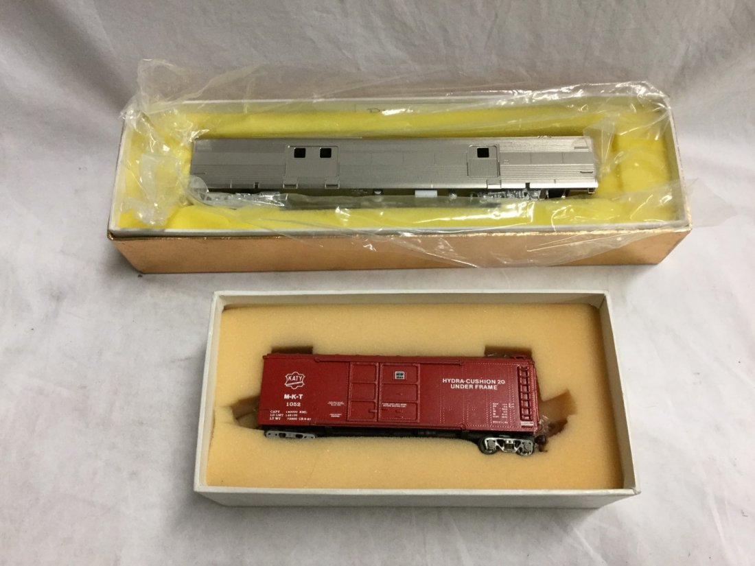 2 Oriental Limited Model Trains (1 of 2)