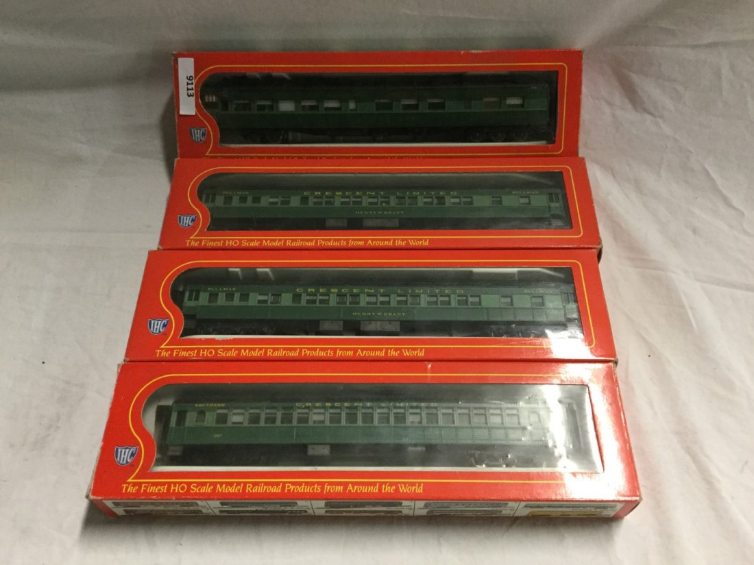 4 IHC crescent Limited model trains. (1 of 2)