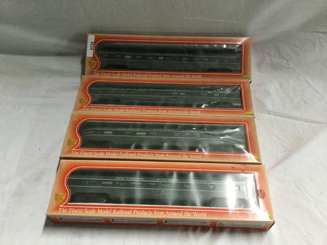 4 IHC Southern Pacific model trains. (1 of 2)
