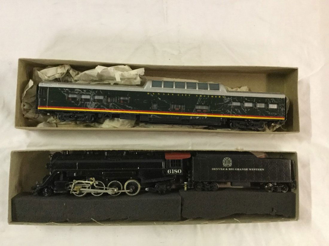 Con-Cor HO scale Engine, tender, and coach (1 of 2)
