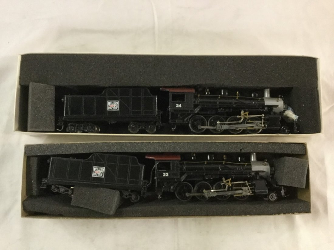 Two engines and tenders: Two HO scale engines and tenders