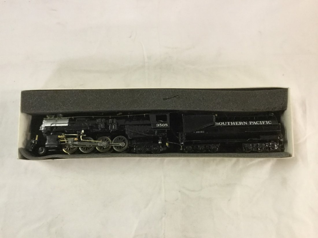 Southern Pacific metal engine and coal tender: Southern Pacific metal engine and coal tender HO scale