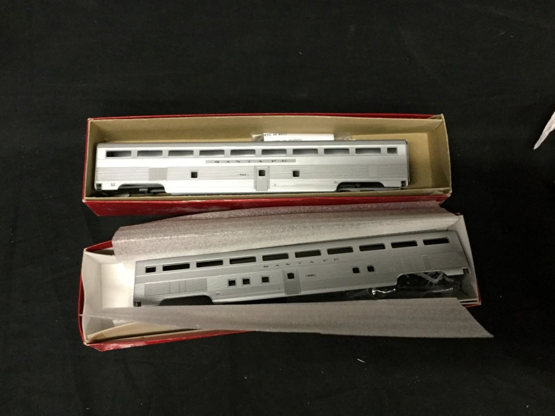 Two Train Station Products Ho scale car kits (1 of 2)