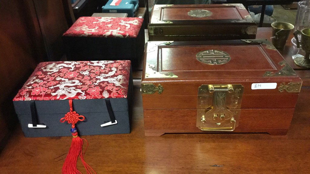 Two Asian jewelry boxes (1 of 2)