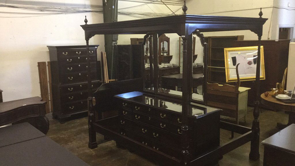 Stickley Chippendale Style Mahogany bedroom set (1 of 10)