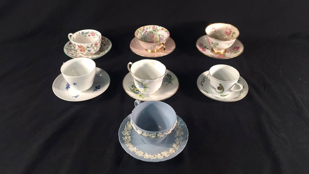 Lot of Assorted Tea Cups and Saucers (1 of 5)