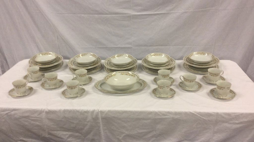 Ekco international China set (1 of 3)