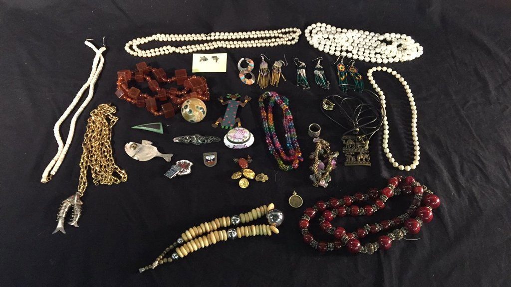 Lot Assorted Jewelry (1 of 5)