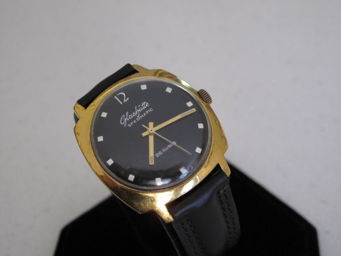 GLASHUTTE SPEZIMATIC AUTOMATIC WATCH MID CENTURY MOD: A German Glashutte Spezimatic 25 Rubis automatic watch. Black dial, yellow gold plated watch with Mid Century Modern styling, c 1950's. Case size, 35.5mm, lug width 18mm.