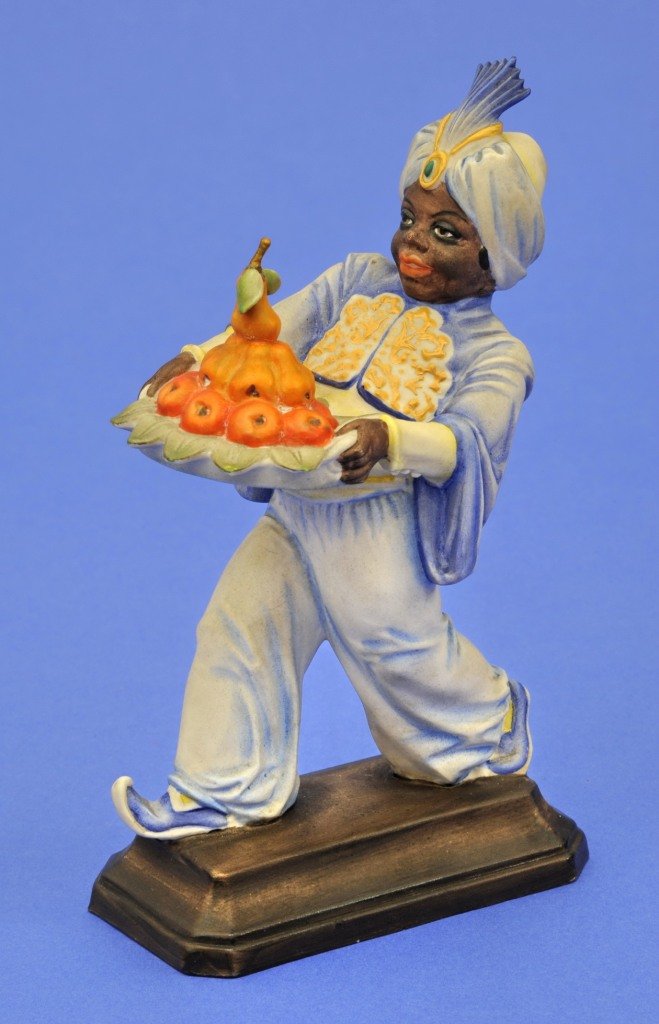 Mohr with fruit bowl: porcelain figure, design Hugo Meisel (1887-1966), Rosenthal - Bahnhof Selb, painting by J. Sommerer, height 18 cm, 475/142/08