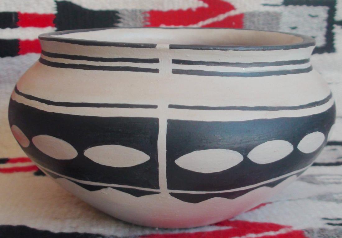 Native American Cochiti Pueblo Pottery Bowl 5 X 9 (1 of 8)