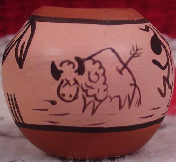 Native American Jemez Pueblo Mini Pottery Vase P. Jones (1 of 6)