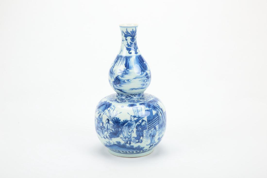 A Chinese Blue and White Porcelain Double Gourd Vase (1 of 6)