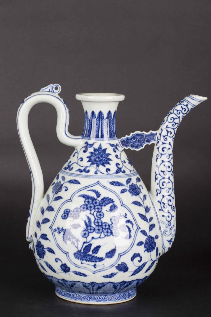 A Chinese Blue and White Porcelain Pot (1 of 5)