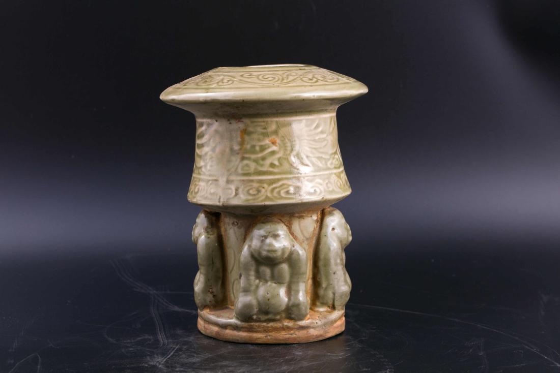 A Chinese Glazed Porcelain Censer: Ht. 18cm Wd. 11cm