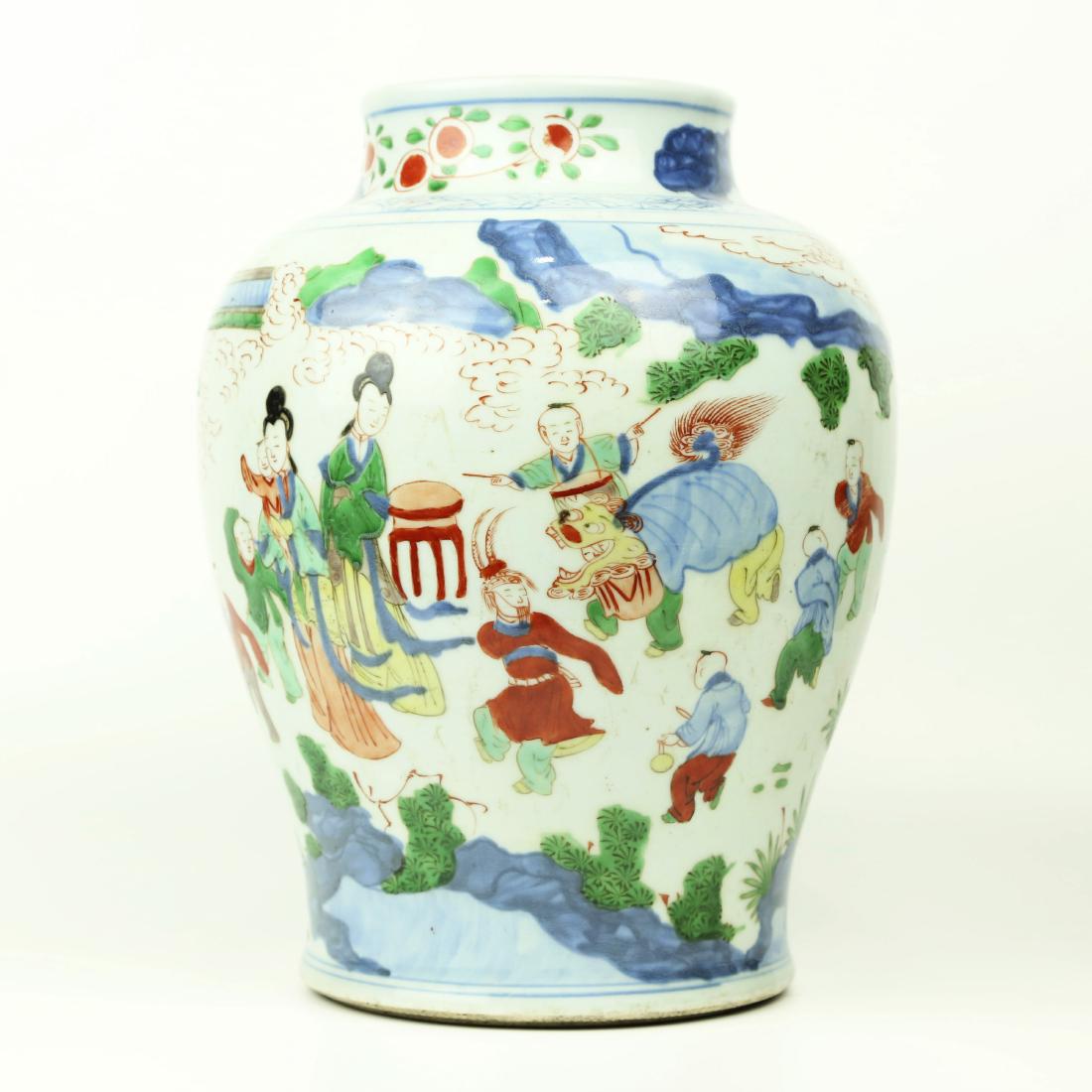 A Chinese Wu-Cai Porcelain Jar (1 of 5)