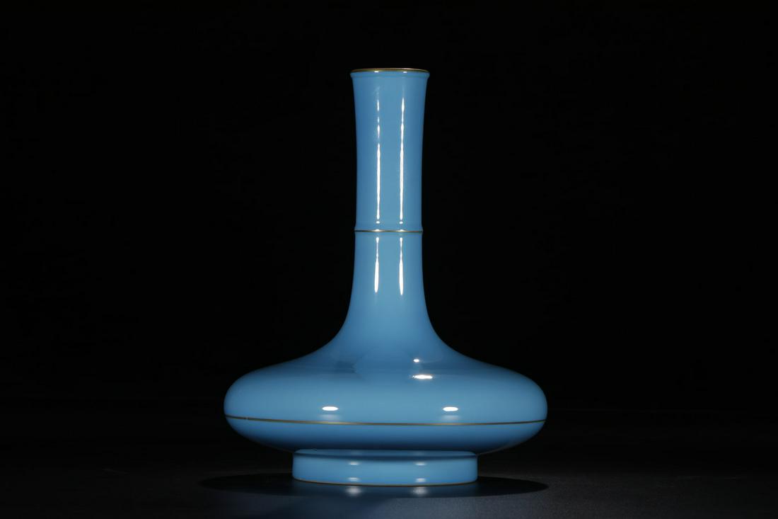 A Chinese Turquoise Glazed Porcelain Flat-bellied Flask (1 of 9)