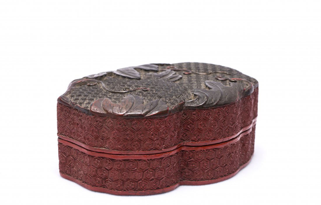 A Chinese Ticai Lacquered Box With Cover (1 of 6)