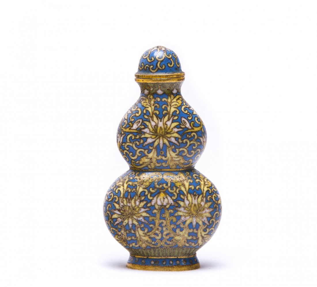 A Chinese Cloisonne Enamel Gourd-Shaped Snuff Bottle (1 of 4)