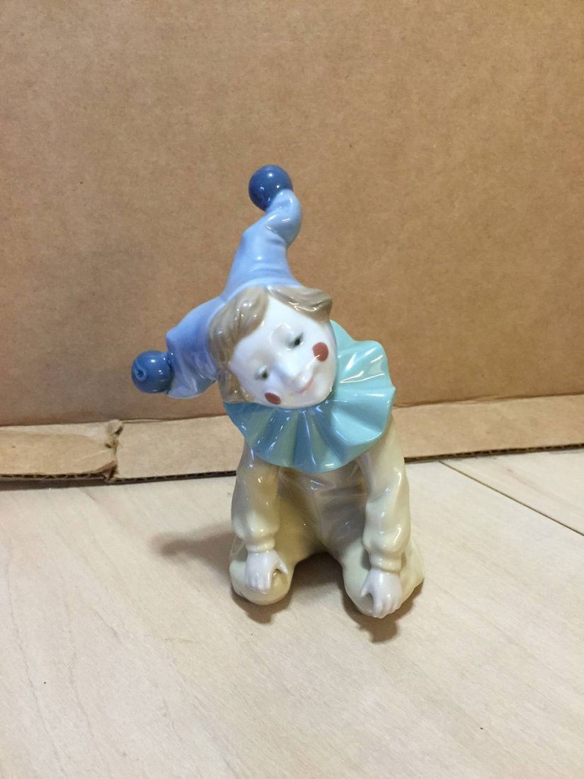 NAO LLADRO Figurine (1 of 3)