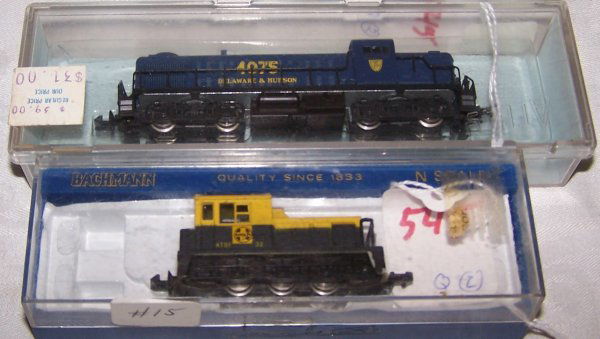 N Scale train engines: Lot of 2 Locomotives: ATSF Santa Fe #32; Delaware & Hudson 4075