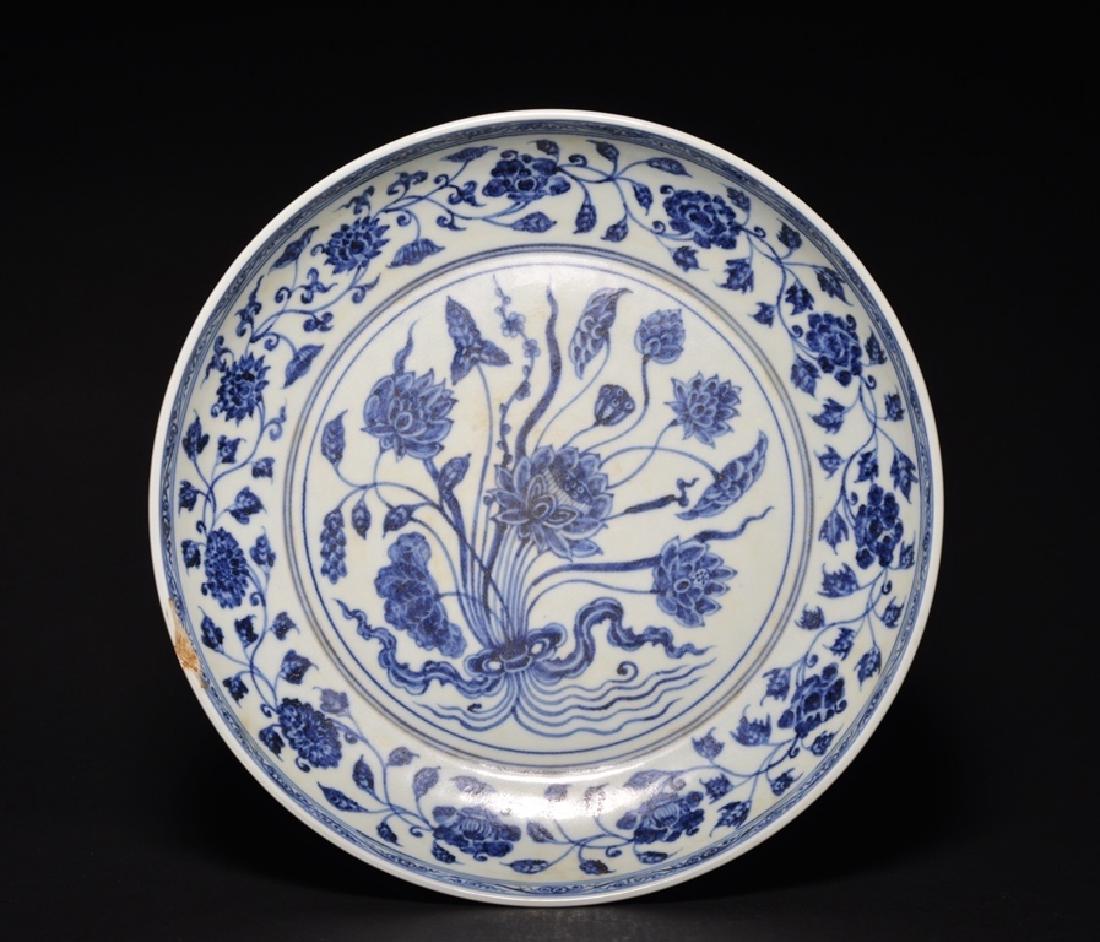 A LARGE OF BLUE AND WHITE DISH , Ming Dynasty (1 of 7)