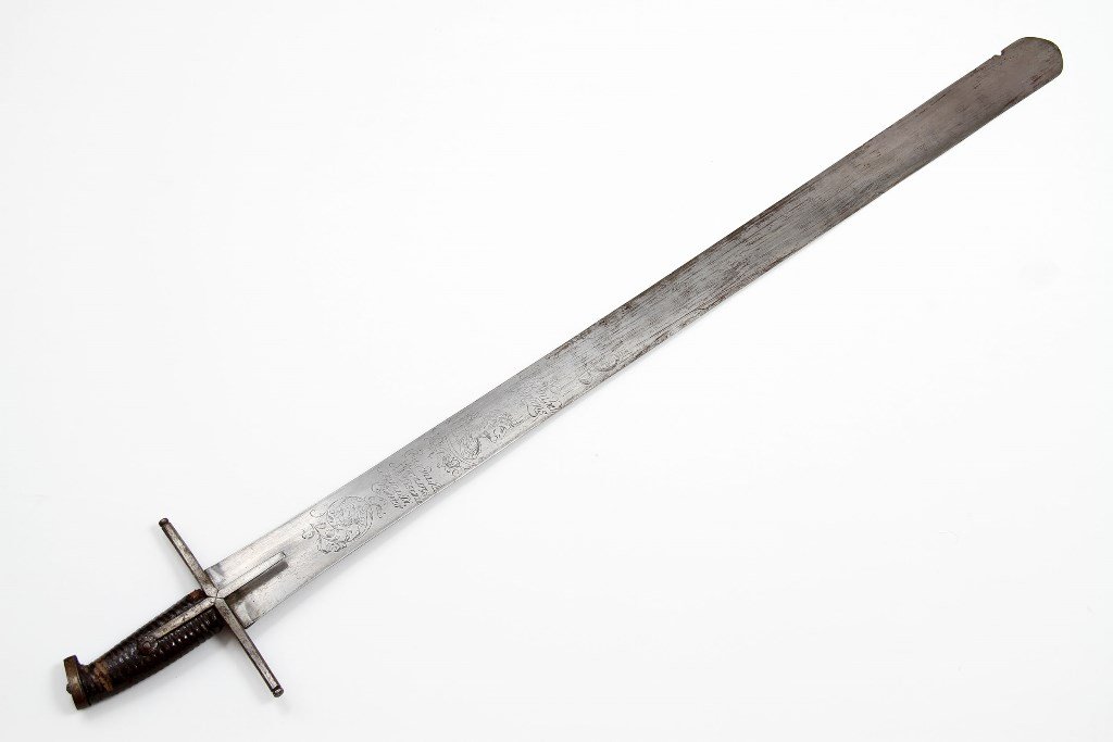 A RARE EAST EUROPEAN SWORD HUNGARIAN OR POLISH SECOND (1 of 10)