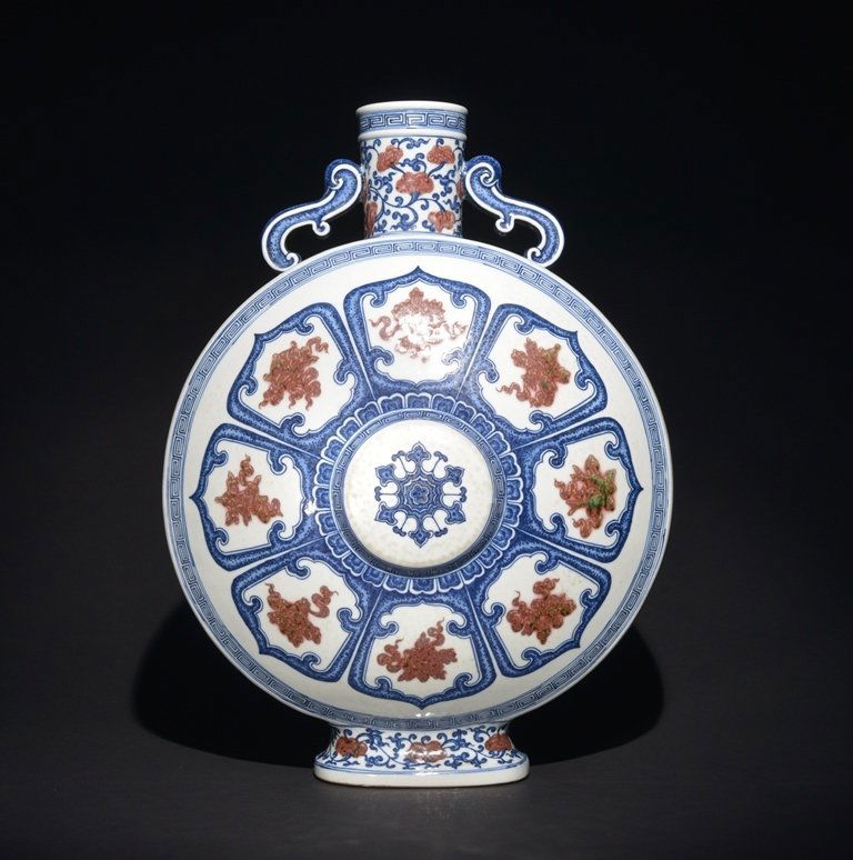 A BLUE AND WHITE IRON-RED MOONFLASK (1 of 8)