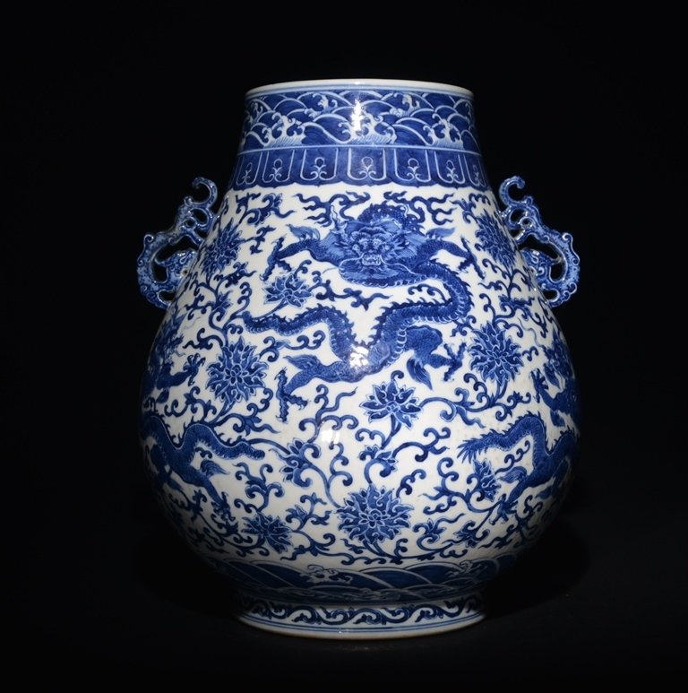 A LARGE BLUE AND WHITE DRAGON VASE (1 of 8)