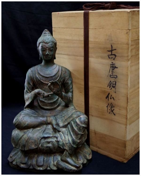 Antique Chinese Bronze buddha  Kwan Yin  Very old (1 of 8)