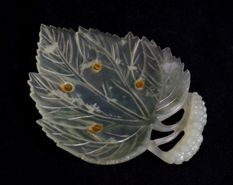 A chinese jade carved Leaf Antique (1 of 5)