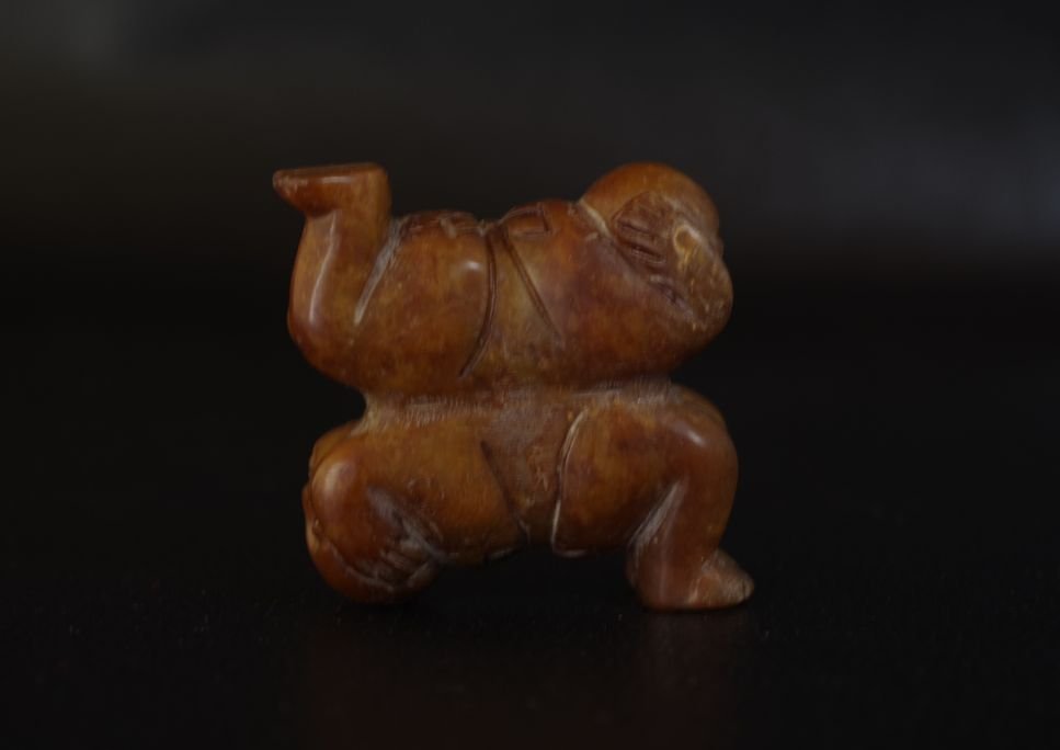 A CHINESE  OLD  JADE FIGURINE   antique (1 of 6)